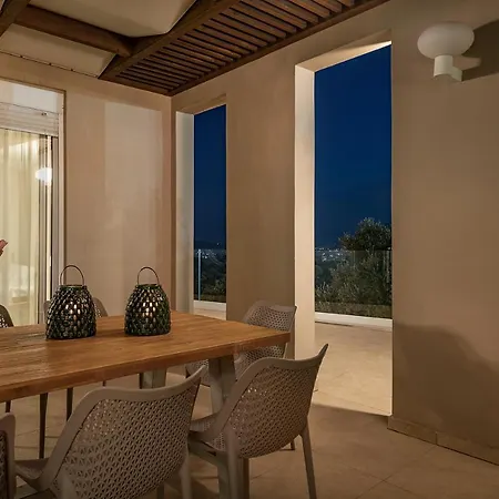 Vilia, House On The Hill Villa *