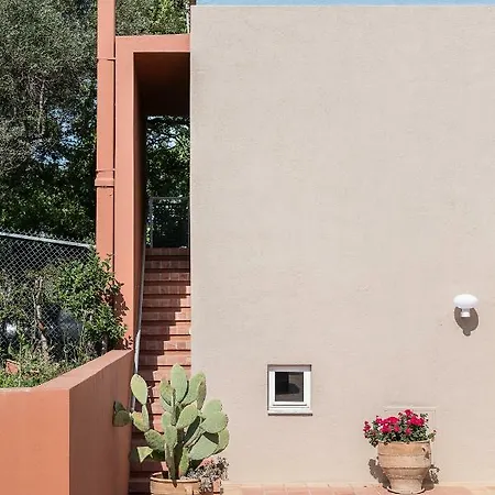 Vilia, House On The Hill Villa *